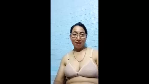 Snapshot of mickye00 chatting on 05-28-26, 04:37 Miky online show from 05-28-26, 04:37