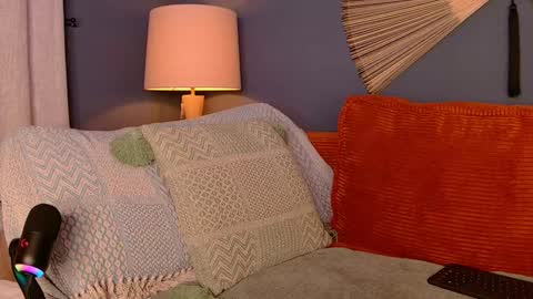 Snapshot of midnight__muse chatting on 01-02-25, 07:33 Rain online show from 01-02-25, 07:33