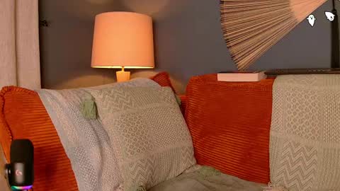 Snapshot of midnight__muse chatting on 01-24-25, 07:41 Rain online show from 01-24-25, 07:41