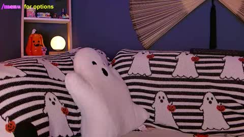 Snapshot of midnight__muse chatting on 10-10-25, 03:49 Rain online show from 10-10-25, 03:49