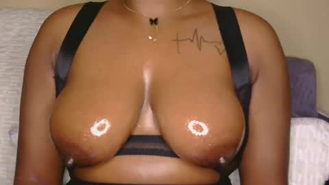 Snapshot of midnight_goddess chatting on 11-12-25, 10:41 Kelly online show from 11-12-25, 10:41