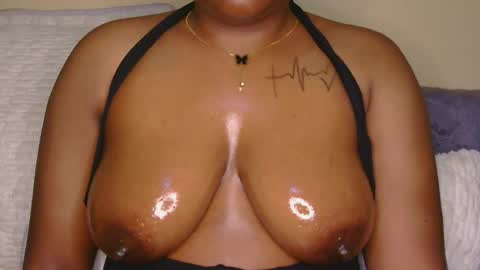 Snapshot of midnight_goddess chatting on 11-18-25, 12:27 Kelly online show from 11-18-25, 12:27