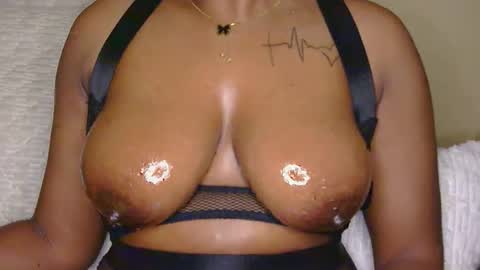 Snapshot of midnight_goddess chatting on 11-19-25, 11:38 Kelly online show from 11-19-25, 11:38