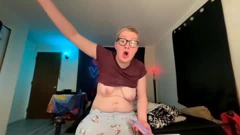 midnightmochi2 online show from 04-13-26, 12:49