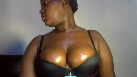 Snapshot of midnightt_curves chatting on 06-18-26, 08:25 midnightt_curves online show from 06-18-26, 08:25