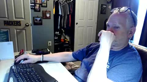 midwestdad09 online show from 04-29-26, 02:43