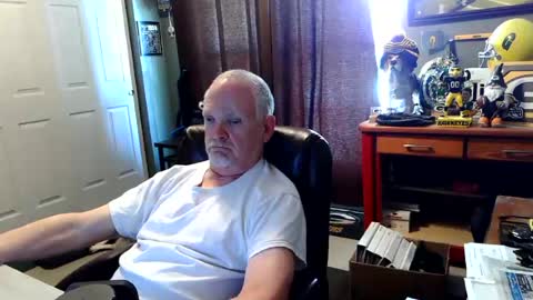 Snapshot of midwestdad09 chatting on 06-11-26, 07:34 midwestdad09 online show from 06-11-26, 07:34