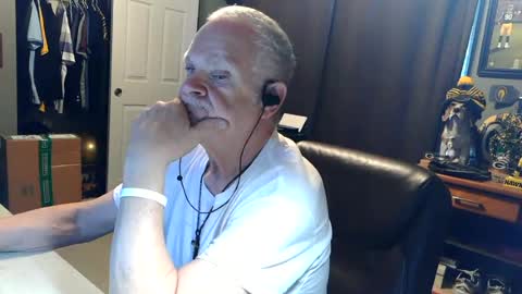 Snapshot of midwestdad09 chatting on 07-06-26, 12:40 midwestdad09 online show from 07-06-26, 12:40