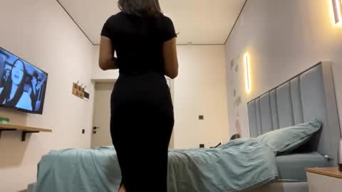 Mia online show from 11-24-25, 03:23