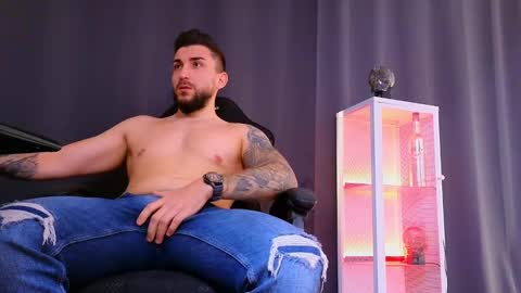 MightyAaron online show from 03-10-25, 08:37