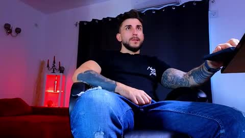 MightyAaron online show from 09-08-25, 03:22