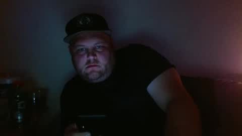 Snapshot of miguel320129 chatting on 10-05-25, 03:27 Miggy online show from 10-05-25, 03:27