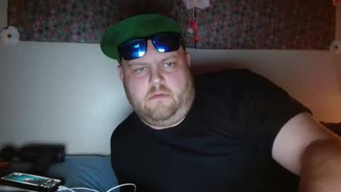 Snapshot of miguel320129 chatting on 06-07-26, 04:05 Miggy online show from 06-07-26, 04:05