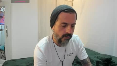 Snapshot of miguel_angeel_ chatting on 06-26-26, 06:56 Miguel Angel online show from 06-26-26, 06:56