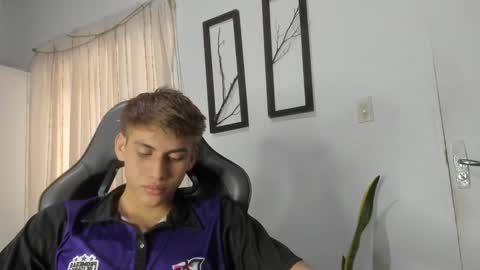 Miguel Hernandez online show from 02-20-25, 07:52