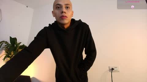 Snapshot of miguelangel_996 chatting on 04-16-26, 06:14 miguel angel online show from 04-16-26, 06:14