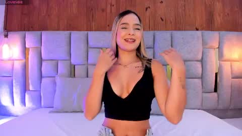 Snapshot of miia_reeves_ chatting on 06-22-26, 12:13 Mia online show from 06-22-26, 12:13