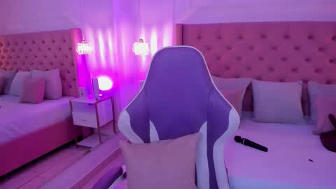 Miia Schwarz  online show from 01-17-26, 08:01