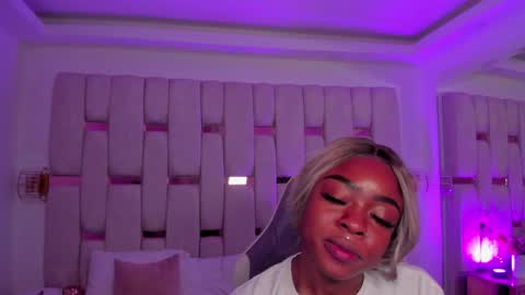 Miia Schwarz  online show from 05-17-26, 02:02