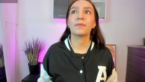 Miia 3 online show from 12-09-24, 11:26