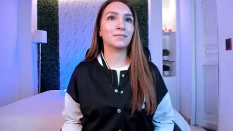 Miia 3 online show from 12-19-25, 11:39