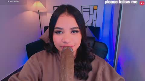 Snapshot of miiaa7_ chatting on 06-03-26, 02:33 Ma is my name I invite you to check out my wish list for my birthday online show from 06-03-26, 02:33