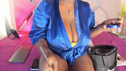 Snapshot of miiaacollinss chatting on 11-05-25, 03:56 Mia collins online show from 11-05-25, 03:56