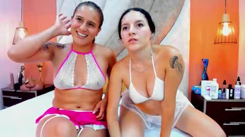 Mia y Zoe online show from 10-21-25, 03:29