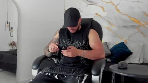 Snapshot of miike_stone1 chatting on 09-23-25, 12:52 Daniel online show from 09-23-25, 12:52