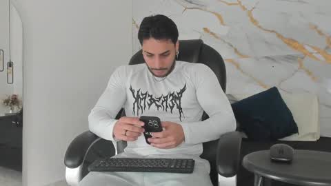 Snapshot of miike_stone1 chatting on 09-24-25, 01:14 Daniel online show from 09-24-25, 01:14