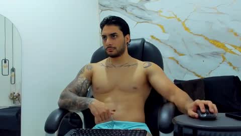 Snapshot of miike_stone1 chatting on 10-08-25, 01:20 Daniel online show from 10-08-25, 01:20