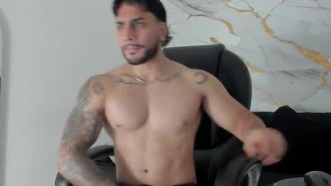 Snapshot of miike_stone1 chatting on 11-13-25, 01:10 Daniel online show from 11-13-25, 01:10