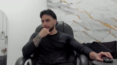 Snapshot of miike_stone1 chatting on 11-14-25, 01:10 Daniel online show from 11-14-25, 01:10