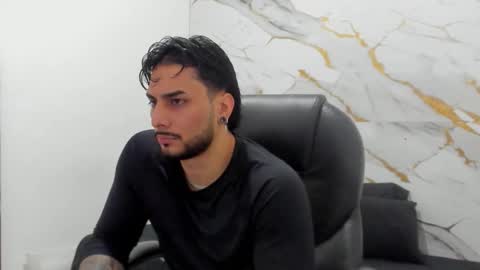 Snapshot of miike_stone1 chatting on 01-08-26, 02:08 Daniel online show from 01-08-26, 02:08