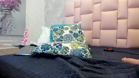 miiss_aurora_ online show from 04-08-26, 12:32