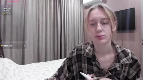 Mika online show from 12-02-25, 10:49