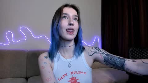 Mika online show from 10-24-25, 05:42