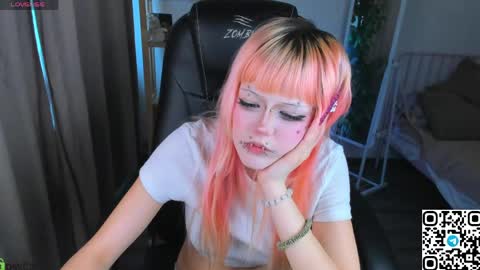 Mika online show from 05-30-26, 08:33