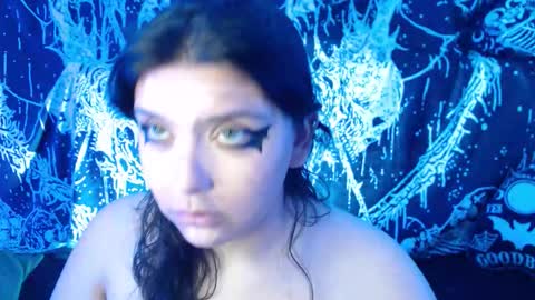 Snapshot of mikaskullcs chatting on 09-29-25, 01:55 Mika online show from 09-29-25, 01:55