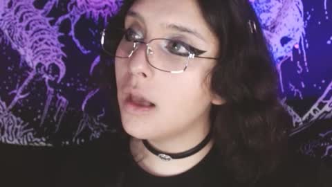 Snapshot of mikaskullcs chatting on 11-19-25, 10:54 Mika online show from 11-19-25, 10:54