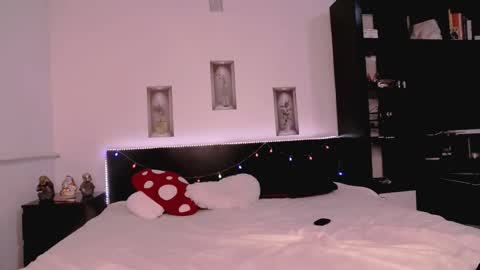 mikaylaraven online show from 12-21-25, 04:19