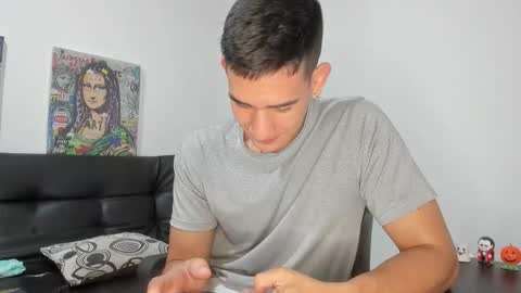 Snapshot of mike3xxx chatting on 11-21-25, 02:10 mike3xxx online show from 11-21-25, 02:10