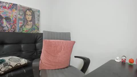 Snapshot of mike3xxx chatting on 11-22-25, 01:37 mike3xxx online show from 11-22-25, 01:37