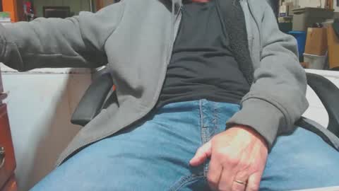 Snapshot of mike694fun chatting on 12-09-24, 09:37 mike694fun online show from 12-09-24, 09:37