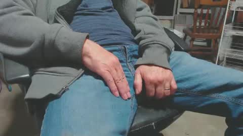 Snapshot of mike694fun chatting on 12-17-24, 10:43 mike694fun online show from 12-17-24, 10:43