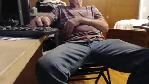 Snapshot of mike694fun chatting on 12-04-25, 11:57 mike694fun online show from 12-04-25, 11:57