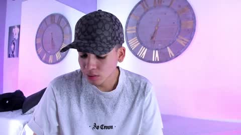 Snapshot of mike_0233 chatting on 12-10-24, 04:24 Mike 0233 online show from 12-10-24, 04:24