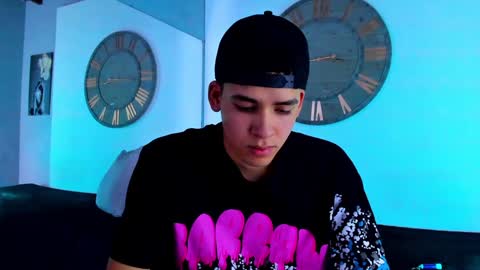 Snapshot of mike_0233 chatting on 12-12-24, 03:43 Mike 0233 online show from 12-12-24, 03:43