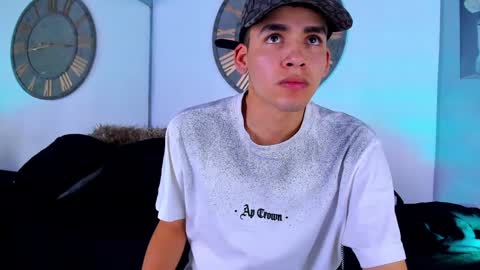 Snapshot of mike_0233 chatting on 12-13-24, 06:21 Mike 0233 online show from 12-13-24, 06:21