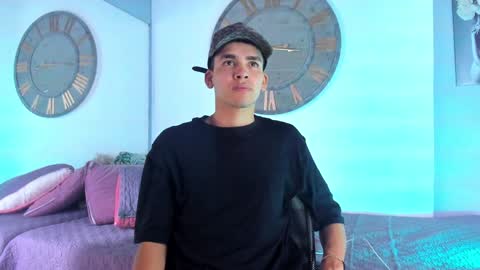 Snapshot of mike_0233 chatting on 12-17-24, 03:39 Mike 0233 online show from 12-17-24, 03:39